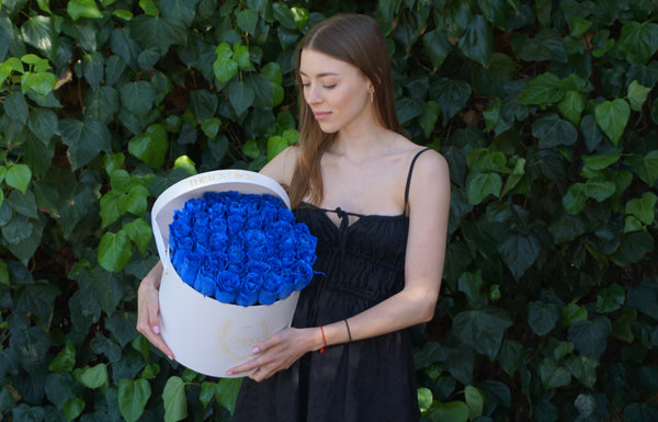 Fresh Cut Blue Roses in Large Box